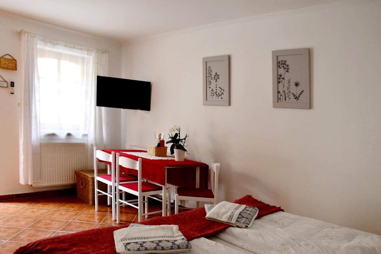 Szentesi Panzio Bed & Breakfast Fertőrákos Exterior foto