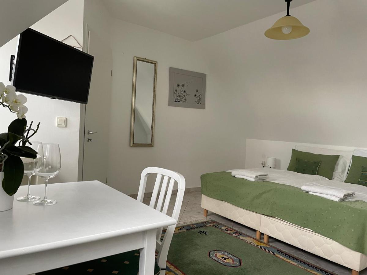 Szentesi Panzio Bed & Breakfast Fertőrákos Exterior foto