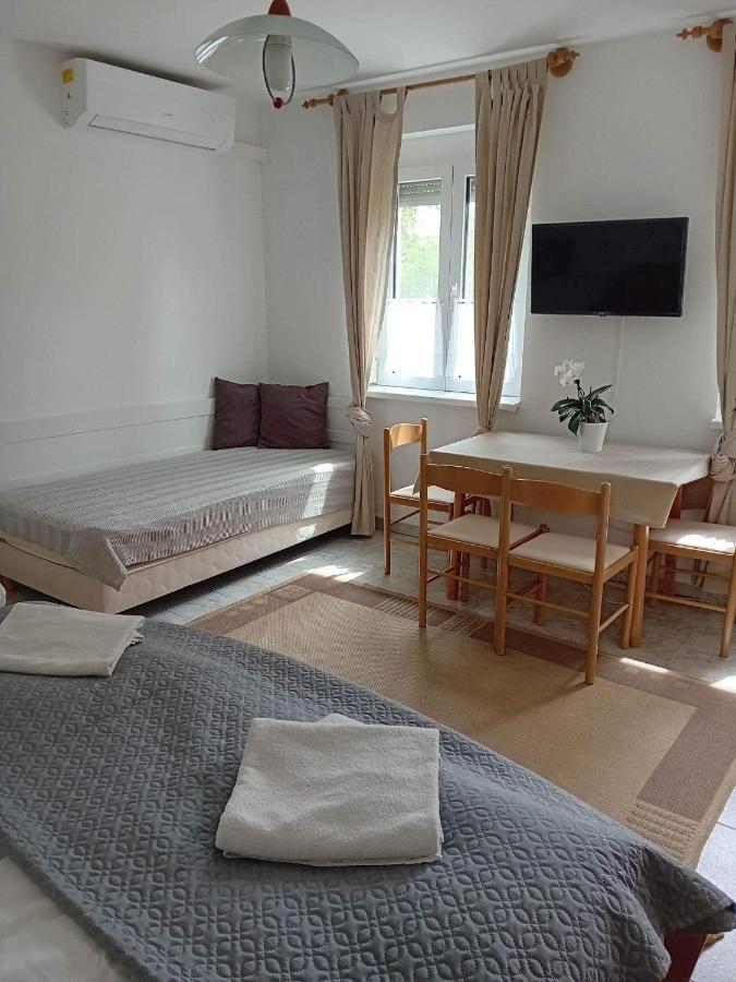Szentesi Panzio Bed & Breakfast Fertőrákos Exterior foto