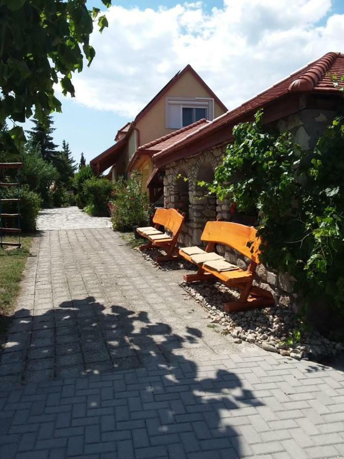 Szentesi Panzio Bed & Breakfast Fertőrákos Exterior foto